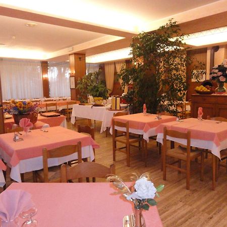 Albergo Ristorante Cima I Pra' Ponte nellʼAlpi Exterior foto
